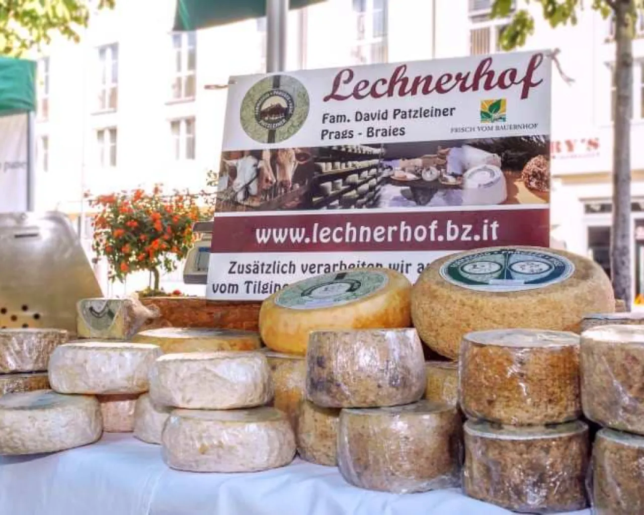 Bauernmarkt - Mercato dei Contadini di Brunico