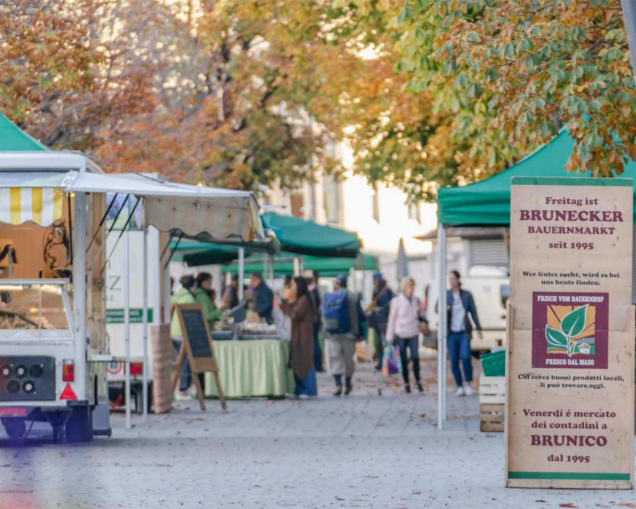 Bauernmarkt - Mercato dei Contadini di Brunico
